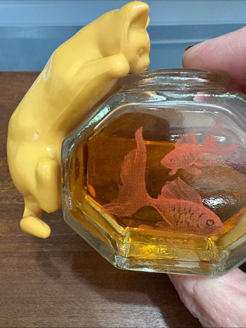 Avon Yellow Cat with Octagonal Fishbowl Figurine